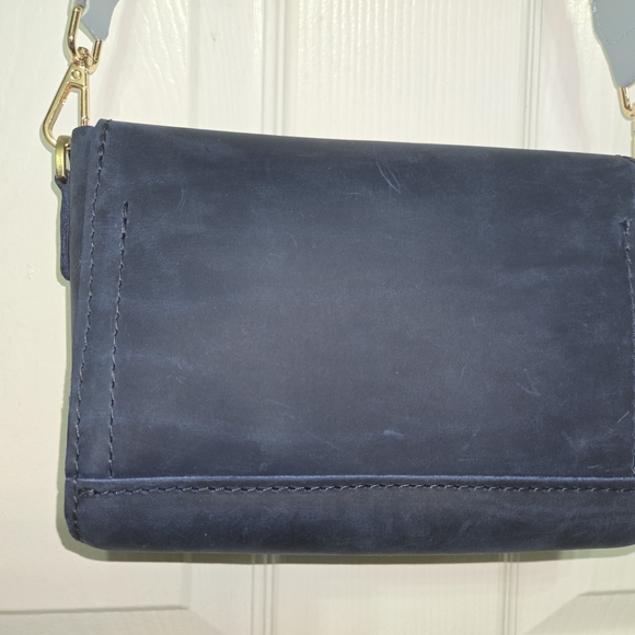 Portland Leather Beautiful Blue Metro Crossbody Bag - Picture 6 of 11